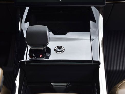 Used 2024 Land Rover Range Rover Sport SE AWD/4WD image 31