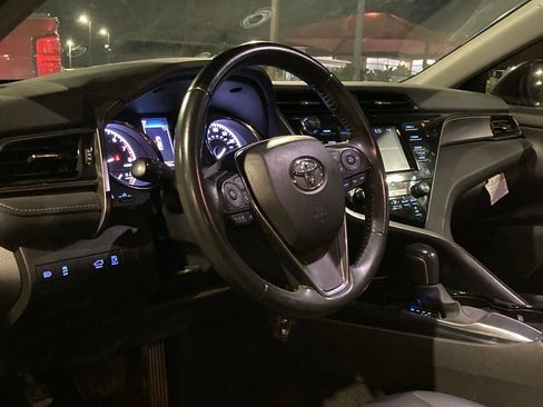 Certified 2020 Toyota Camry SE image 8
