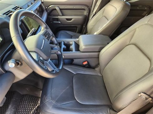 Used 2025 Land Rover Defender 130 X-Dynamic SE image 13