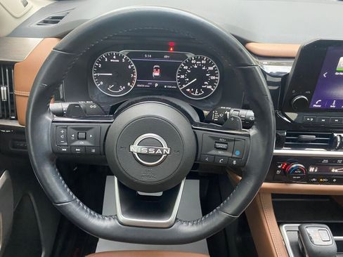 Used 2022 Nissan Pathfinder Platinum image 11