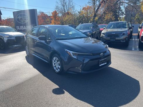 Used 2025 Toyota Corolla LE image 7