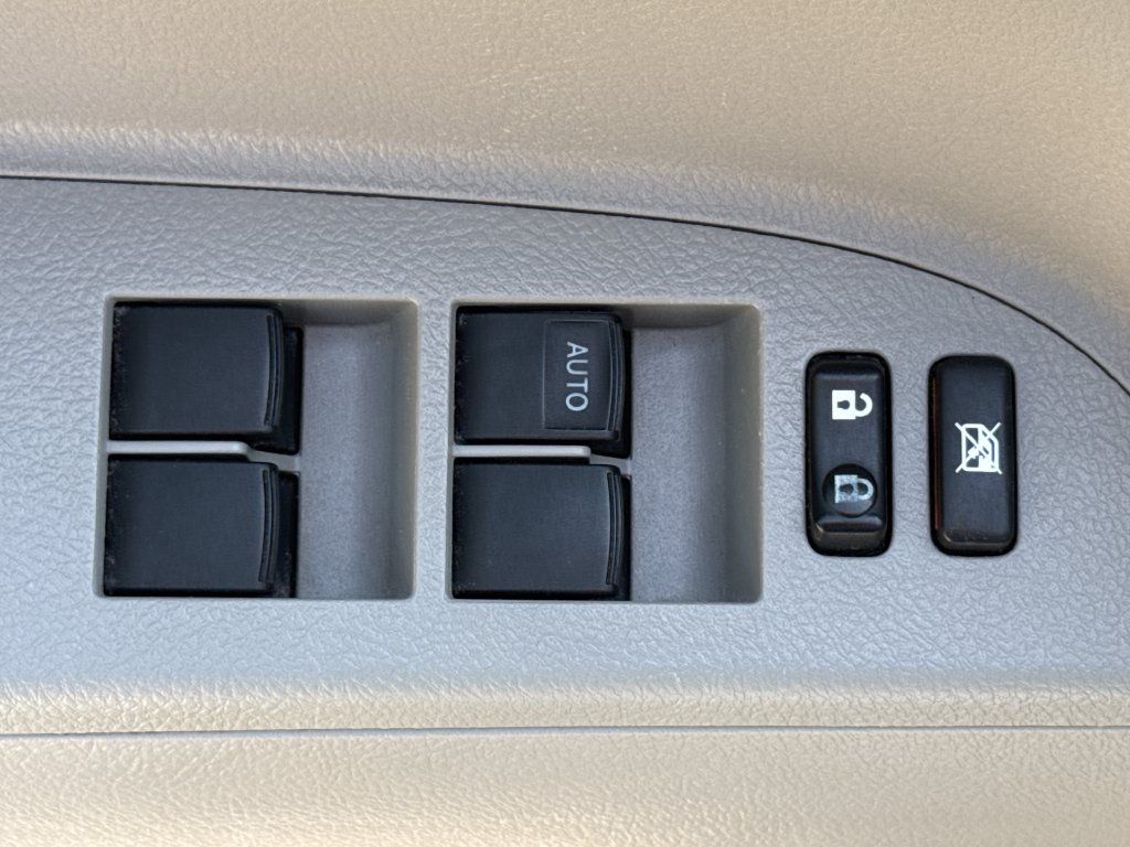 Used 2012 Toyota Highlander 4WD w/ Tech Pkg image 13