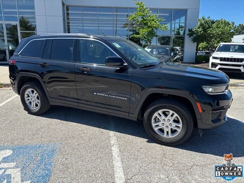 Used 2023 Jeep Grand Cherokee Laredo AWD/4WD image 32
