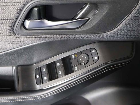 Used 2023 Nissan Rogue SV image 29