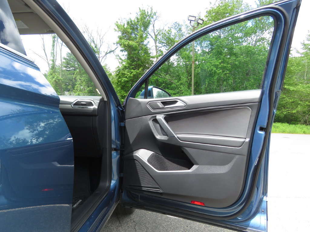 Used 2020 Volkswagen Tiguan SEL AWD/4WD image 12
