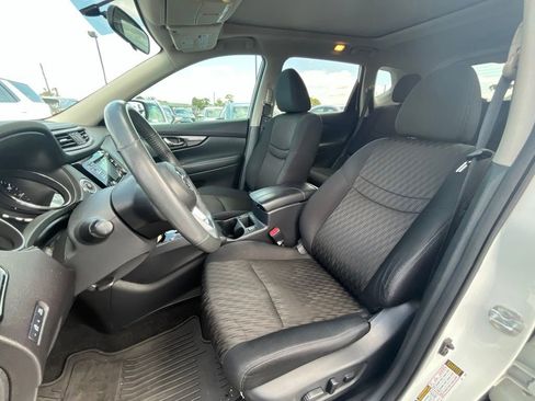 Used 2017 Nissan Rogue SV FWD image 9