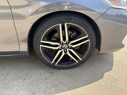 Used 2017 Honda Accord Touring image 13