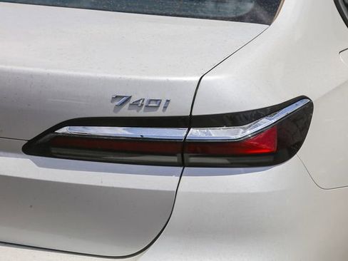 Used 2025 BMW 740i xDrive AWD/4WD image 11