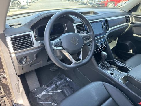 Used 2023 Volkswagen Atlas SE w/ Black Wheel Package image 22