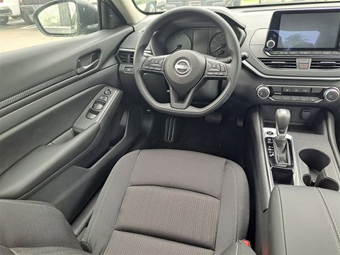 Used 2025 Nissan Altima 2.5 S image 11