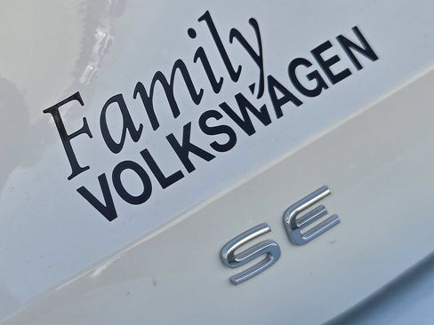 New 2026 Volkswagen Tiguan SE FWD image 9
