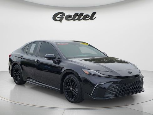 Certified 2025 Toyota Camry SE w/ Convenience Package FWD image 3