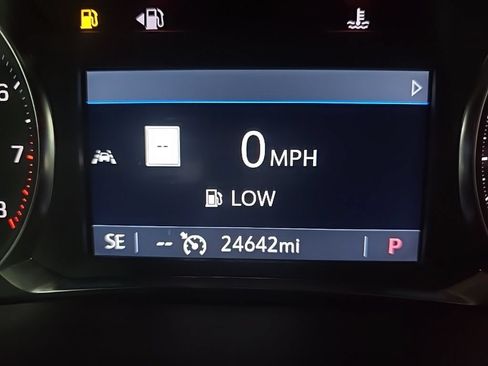 Used 2023 Chevrolet Traverse LT w/ LT Premium Package AWD/4WD image 24