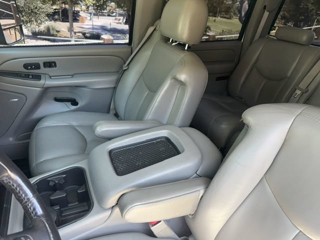 Used 2006 GMC Sierra 3500 SLT w/ Heavy-Duty Power Package AWD/4WD image 7