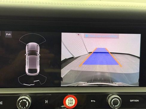 Certified 2025 Porsche Macan Turbo image 22