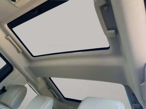 Used 2016 Land Rover LR4 HSE LUX image 30