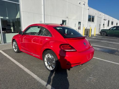 Used 2019 Volkswagen Beetle 2.0T SE w/ SE Premium Package FWD image 3