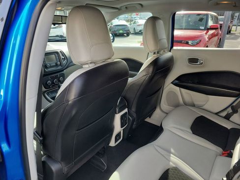 Used 2018 Jeep Compass Latitude image 12