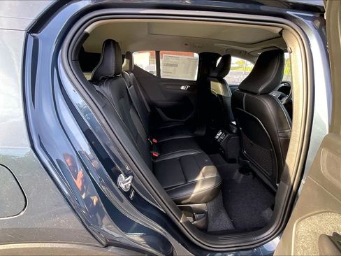 New 2026 Volvo XC40 B4 Core w/ Climate Package image 27