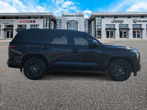 Used 2023 Toyota Sequoia Platinum image 9