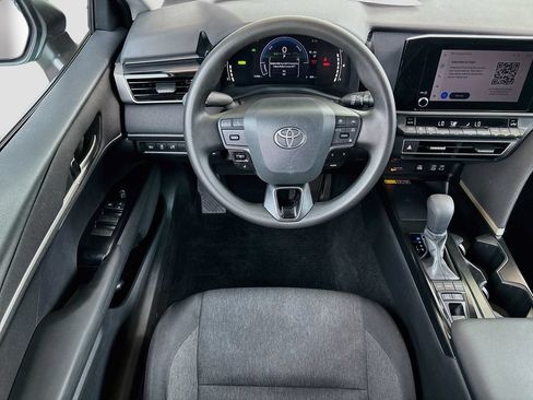 Used 2026 Toyota Camry LE FWD image 10