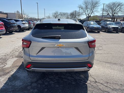 New 2026 Chevrolet Trax LT w/ Sunroof Package FWD image 3