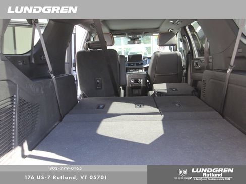 Used 2023 GMC Yukon XL AT4 AWD/4WD image 42