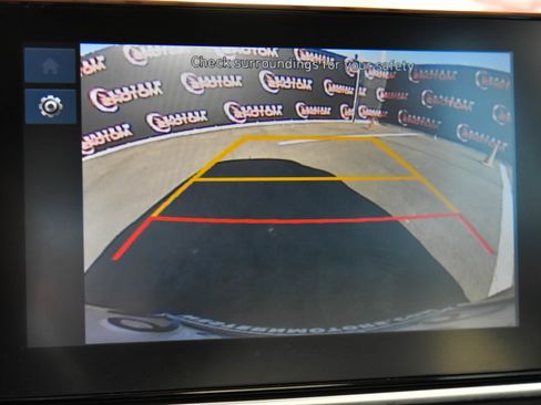 Used 2023 Hyundai Venue SEL w/ Cargo Package image 18