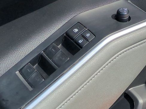 Used 2023 Toyota Highlander LE image 15