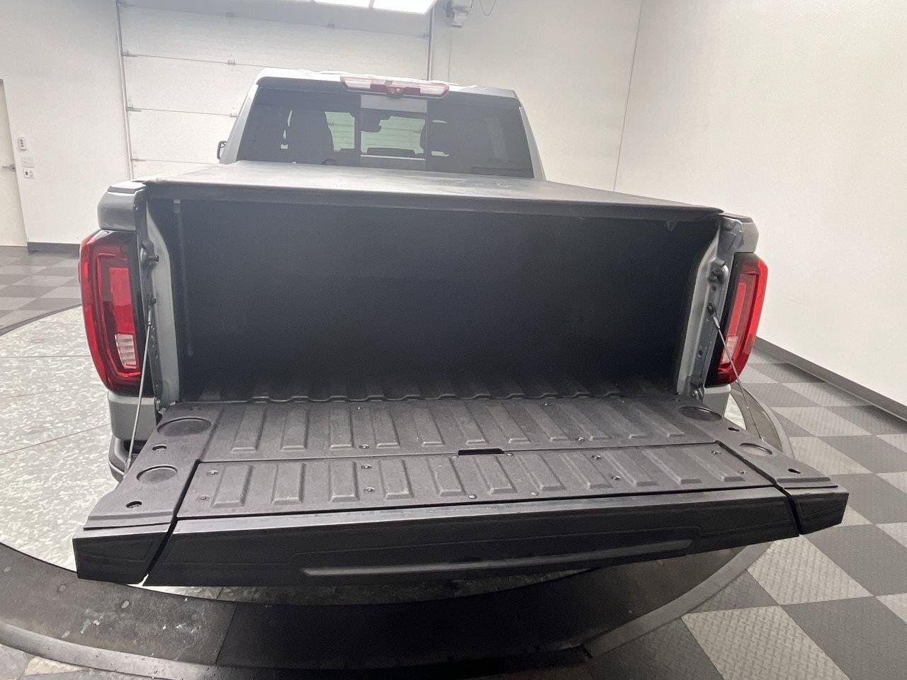 Certified 2023 GMC Sierra 1500 AT4 w/ Technology Package AWD/4WD image 5