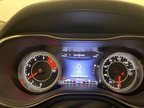 Used 2022 Jeep Cherokee Latitude Lux w/ Sun & Sound Group image 11