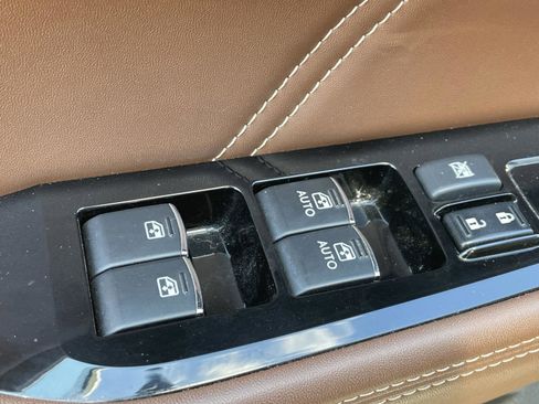 Used 2017 Subaru Outback 3.6R Touring image 18