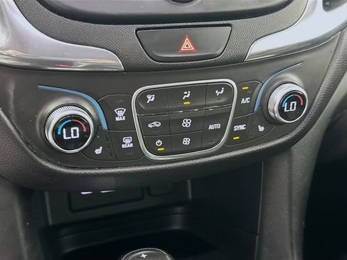 Used 2020 Chevrolet Equinox LT w/ Driver Convenience Package image 24