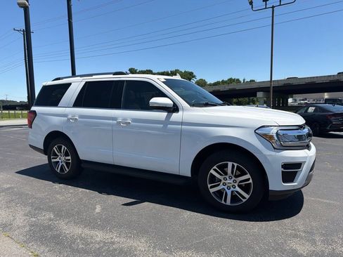 Used 2024 Ford Expedition Limited AWD/4WD image 2