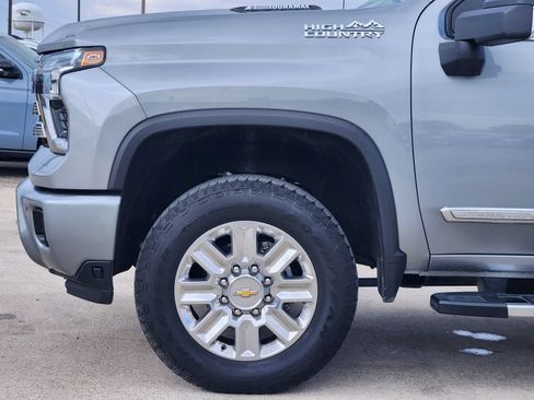 Used 2025 Chevrolet Silverado 2500 High Country w/ High Country Premium Package AWD/4WD image 9