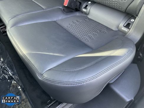 Used 2019 Land Rover Discovery Sport SE image 28