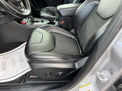 Used 2020 Jeep Cherokee Trailhawk w/ Comfort/Convenience Group image 21