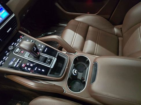Used 2020 Porsche Cayenne Turbo image 26