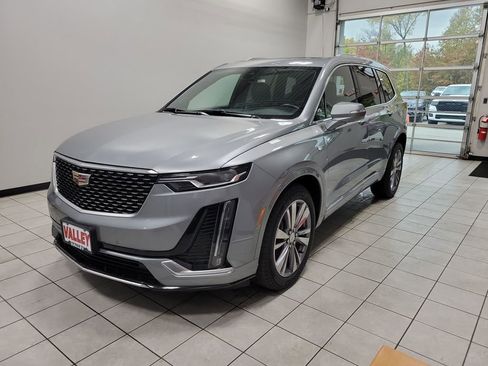 Used 2025 Cadillac XT6 Premium Luxury image 43