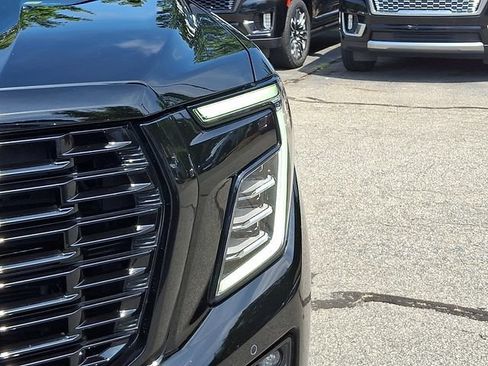 Used 2025 GMC Yukon Denali Ultimate AWD/4WD image 9