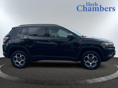 Used 2022 Jeep Compass Trailhawk image 4