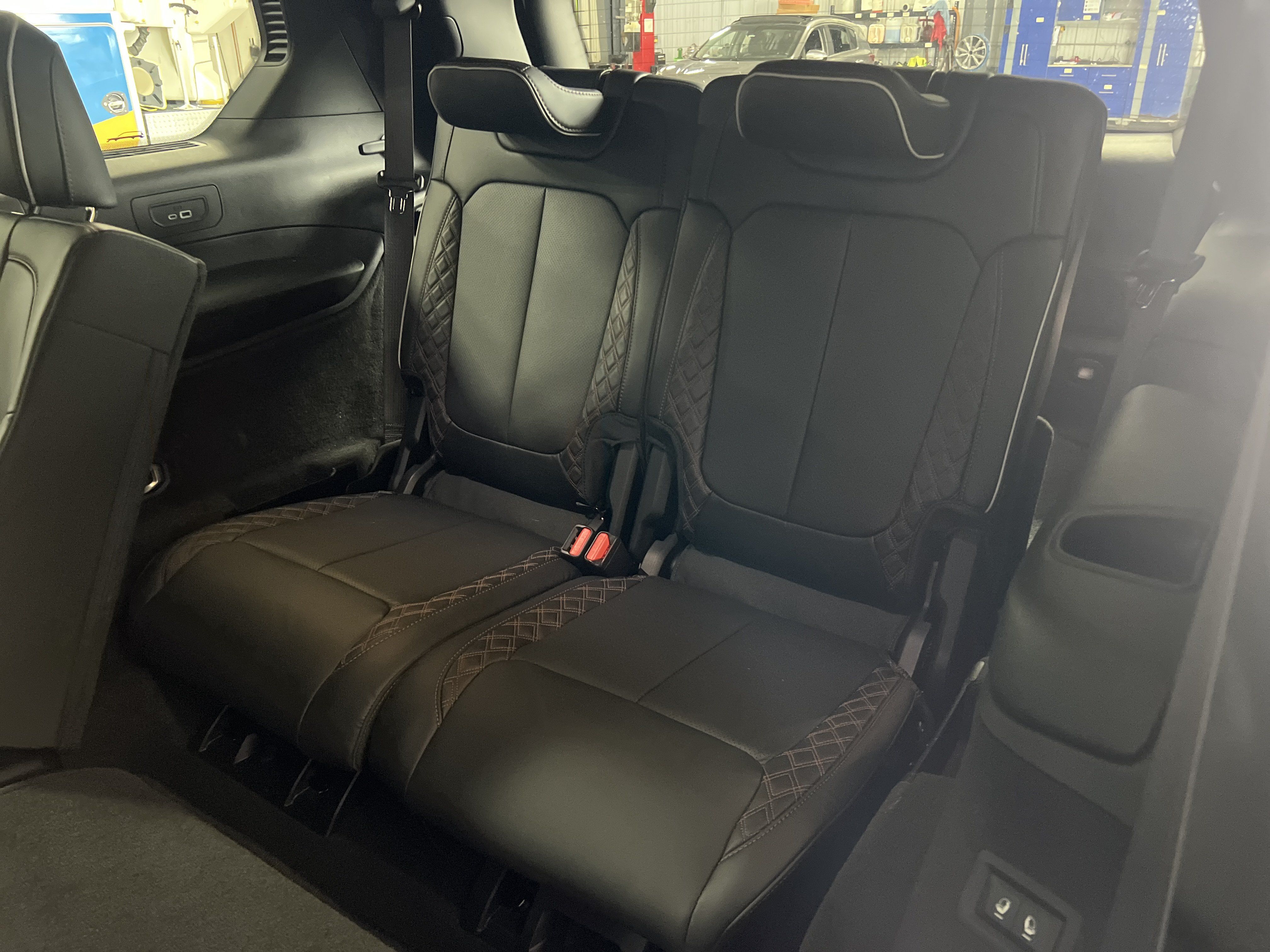 Used 2025 Jeep Grand Cherokee L Summit AWD/4WD image 2