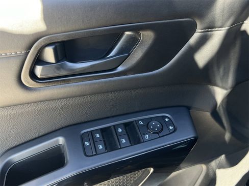 Certified 2025 Nissan Pathfinder S image 23