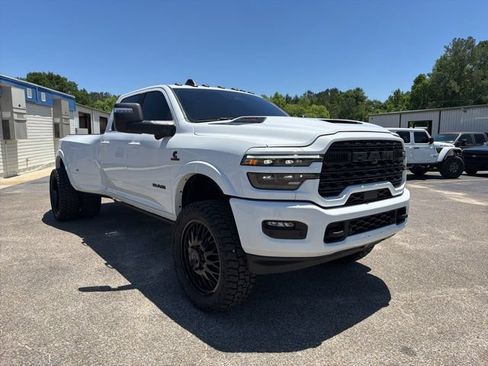 Used 2025 RAM 3500 Limited AWD/4WD image 3