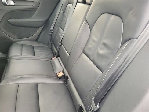 Used 2023 Volvo XC40 B5 Plus image 15