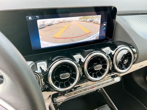 Used 2025 Mercedes-Benz GLA 250 4MATIC image 22