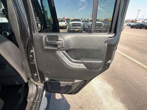 Used 2017 Jeep Wrangler Unlimited Sahara w/ Connectivity Group AWD/4WD image 23