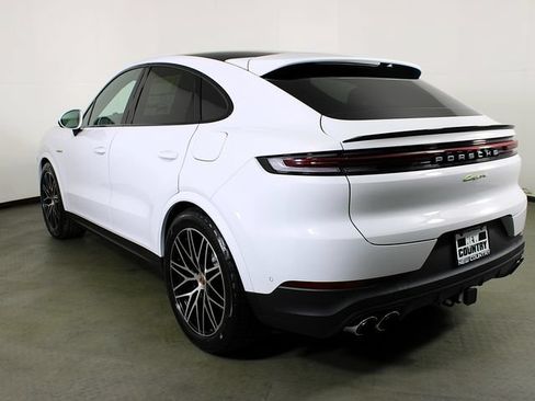 New 2026 Porsche Cayenne E-Hybrid Coupe AWD/4WD image 3