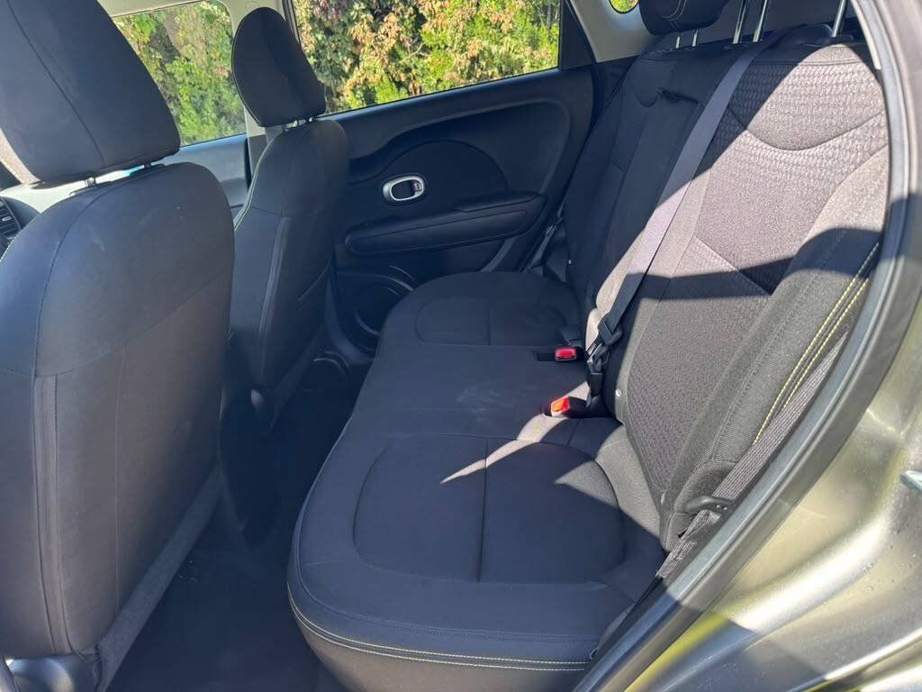 Used 2015 Kia Soul + FWD image 10