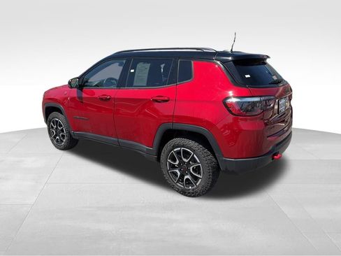 Used 2025 Jeep Compass Trailhawk AWD/4WD image 8